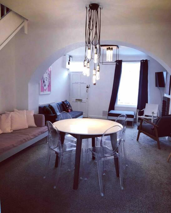 Chester/Hoole Contemporary Home. Sleeps 6 +Netflix المظهر الخارجي الصورة